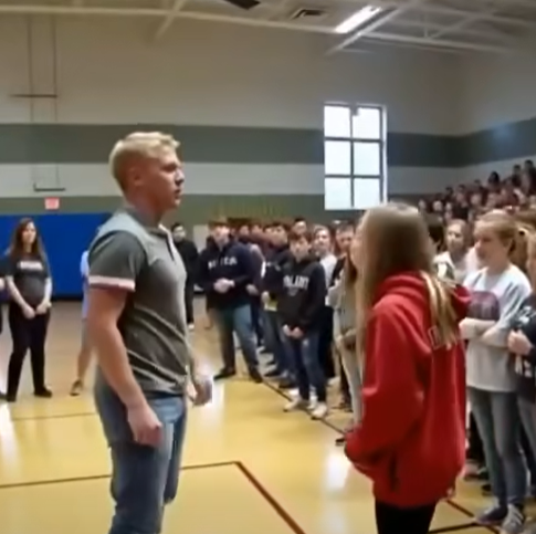 The high school tormentor humiliated her in front of the entire crowd — completely unaware of who she truly was 😱😱