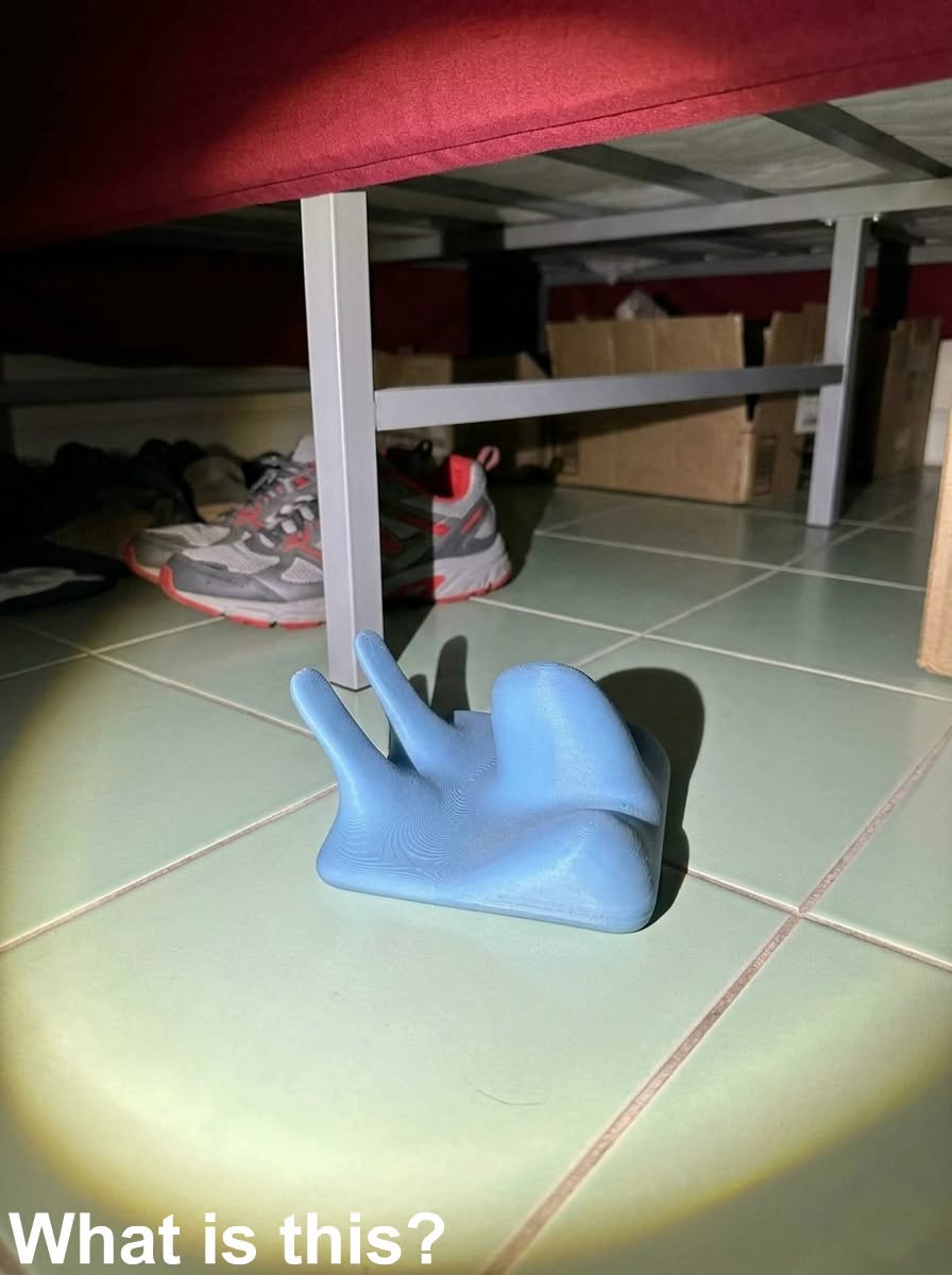 I Found This Strange Object Under My Son’s Bed During a Blackout and Panicked When I Realized What It Was