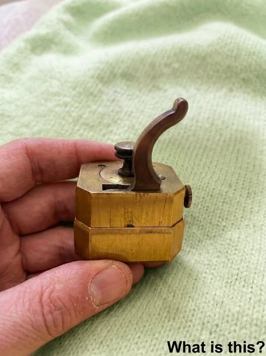 Mysterious Flea Market Find Turns Out To Be One Of History’s Most Chilling Medical Devices